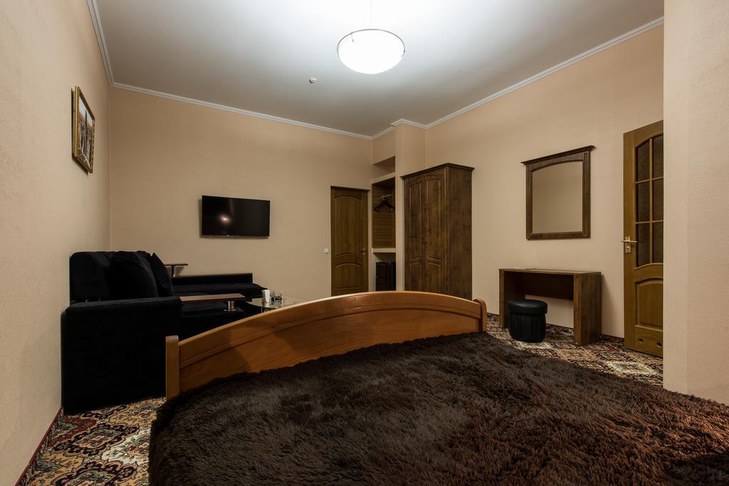 Premium Hotel Chernivtsi Habitación foto