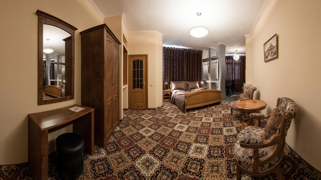 Premium Hotel Chernivtsi Habitación foto