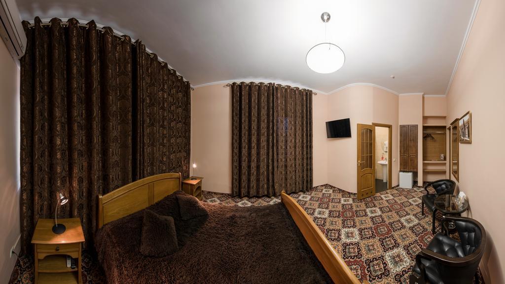 Premium Hotel Chernivtsi Habitación foto