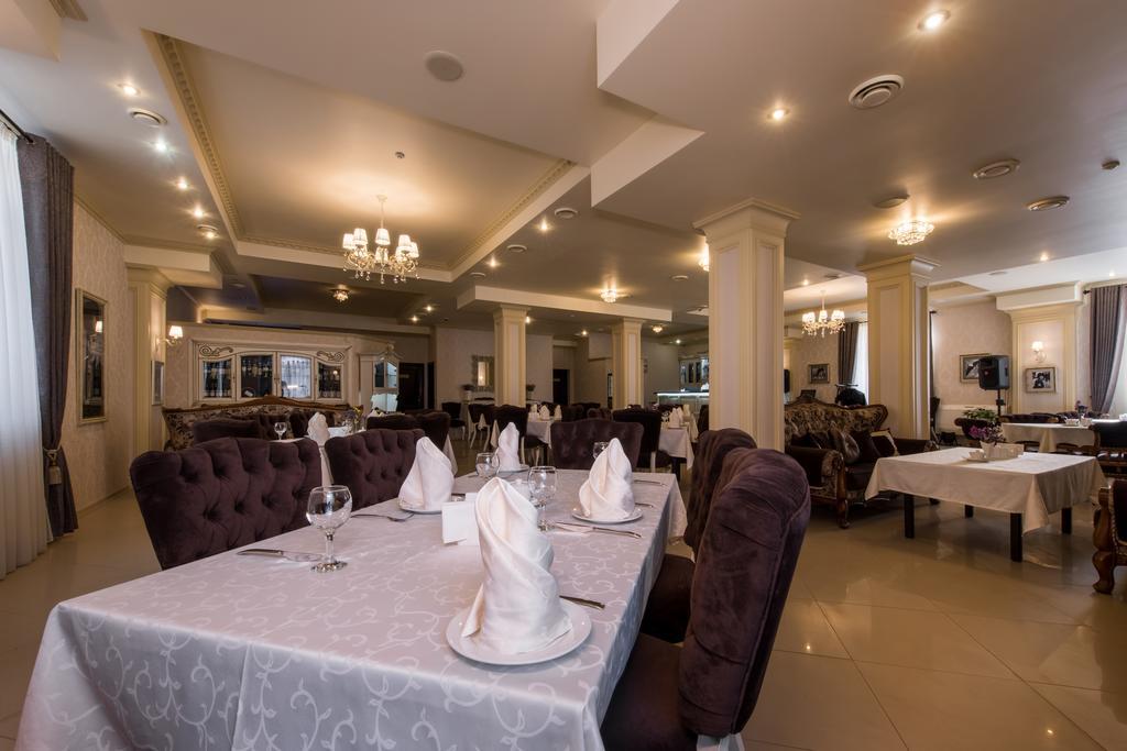 Premium Hotel Chernivtsi Exterior foto